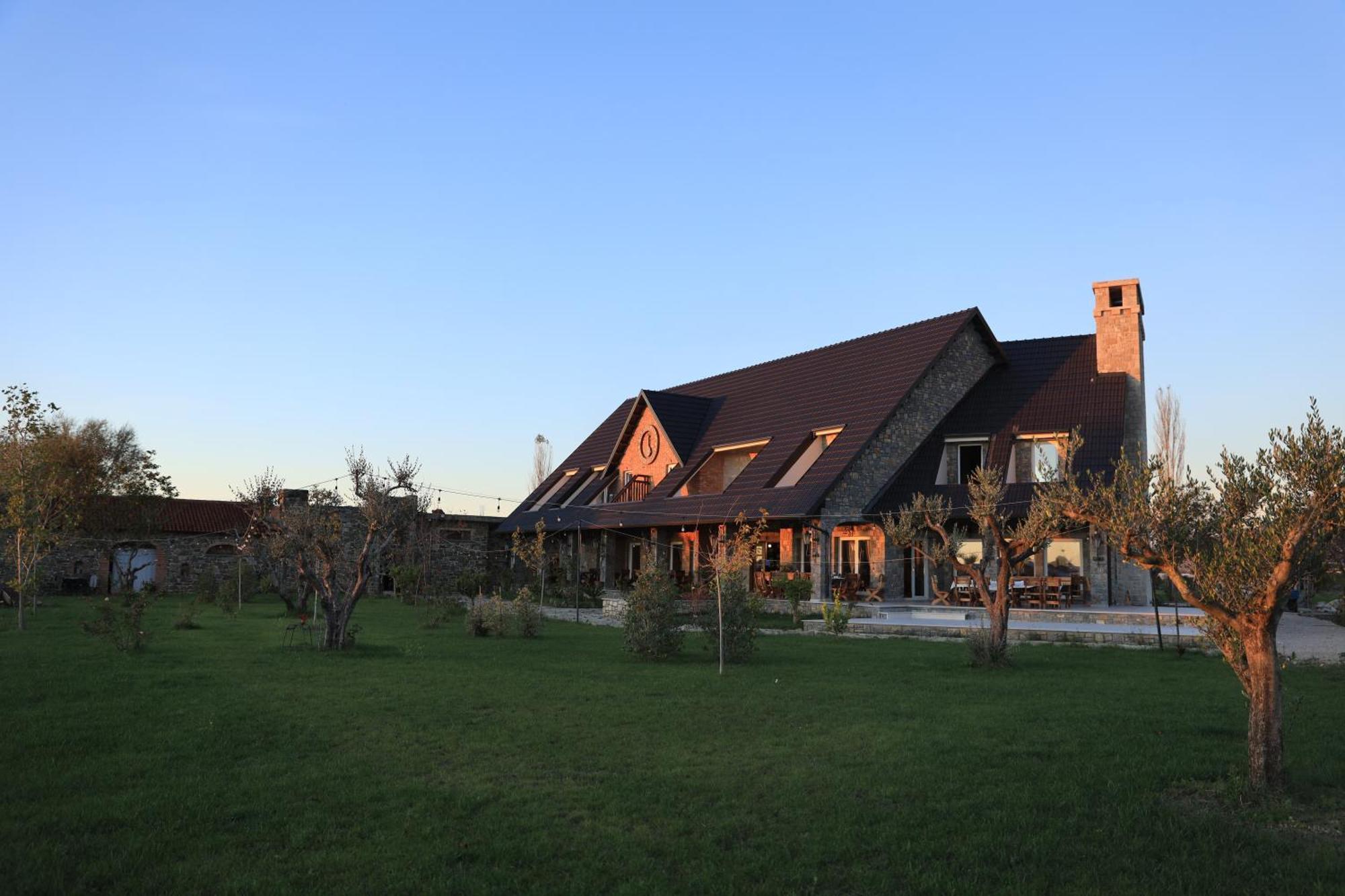 Lahuta E Vjeter Agroturizem Hotel Lac Ngoại thất bức ảnh