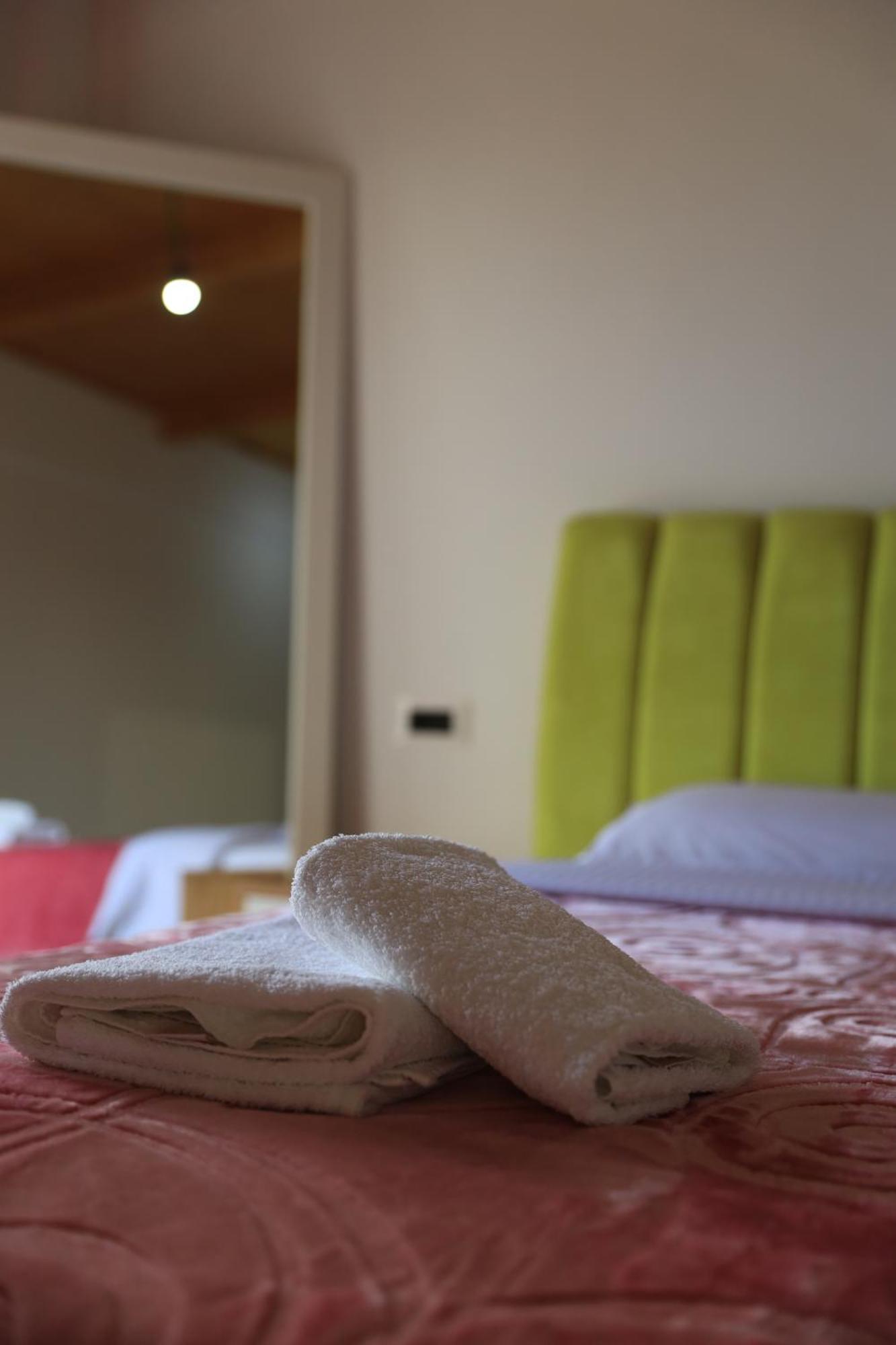Lahuta E Vjeter Agroturizem Hotel Lac Ngoại thất bức ảnh