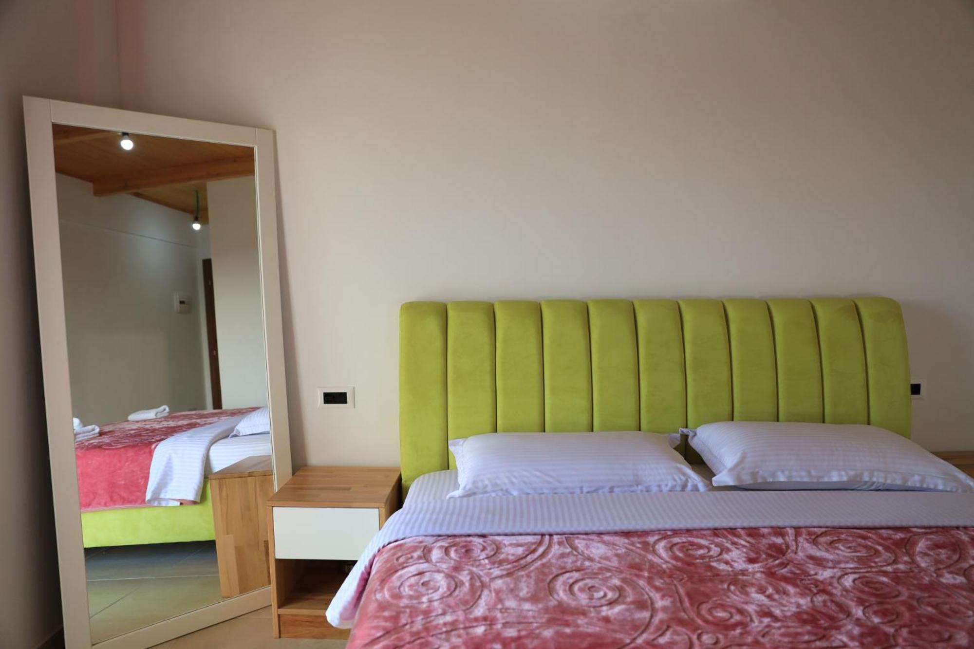 Lahuta E Vjeter Agroturizem Hotel Lac Ngoại thất bức ảnh