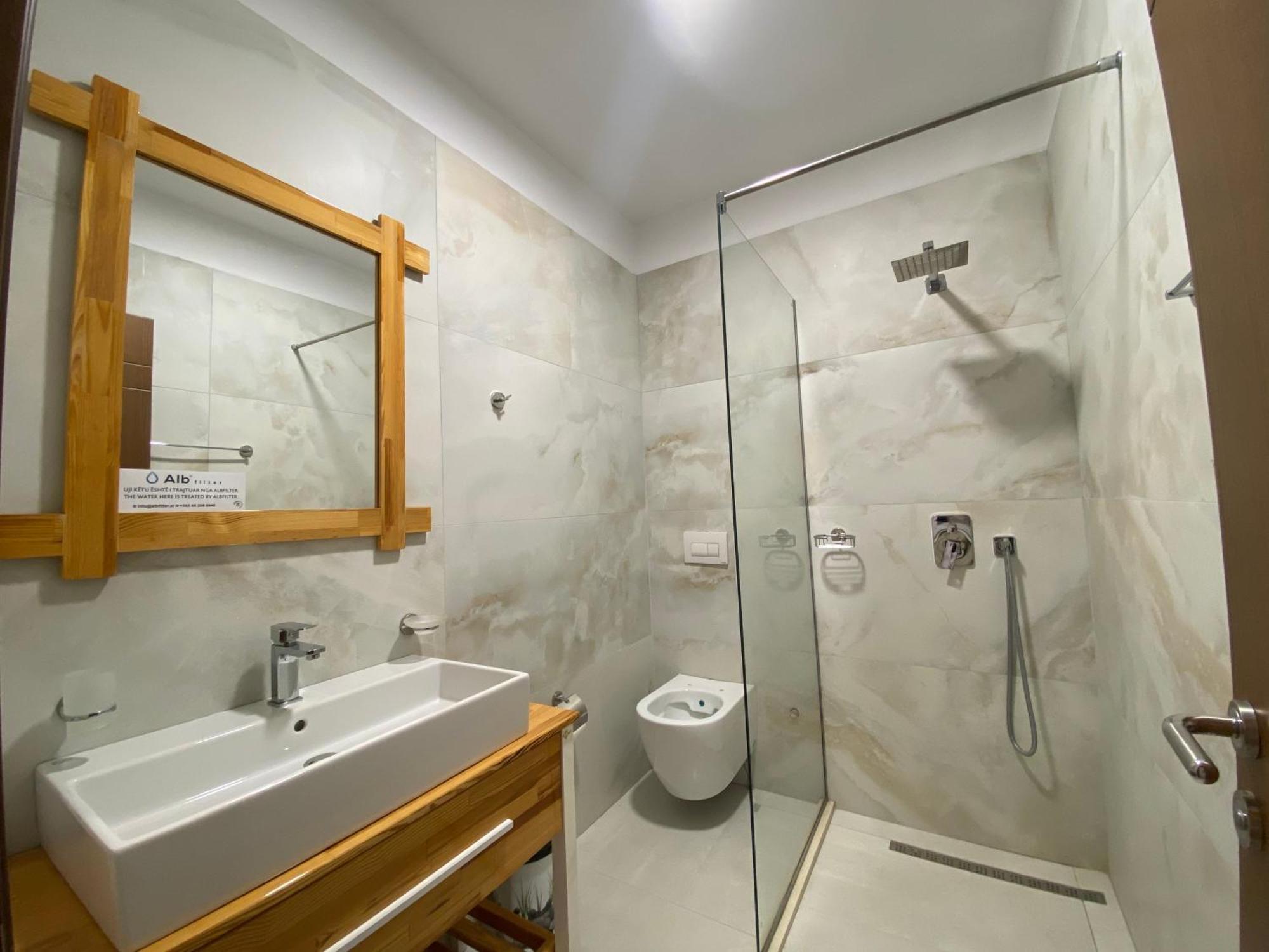 Lahuta E Vjeter Agroturizem Hotel Lac Ngoại thất bức ảnh