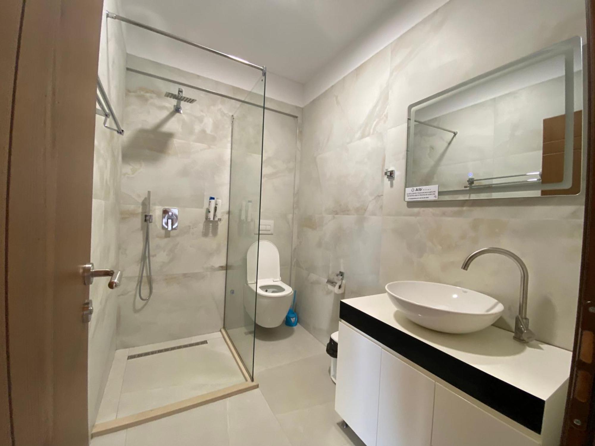 Lahuta E Vjeter Agroturizem Hotel Lac Ngoại thất bức ảnh