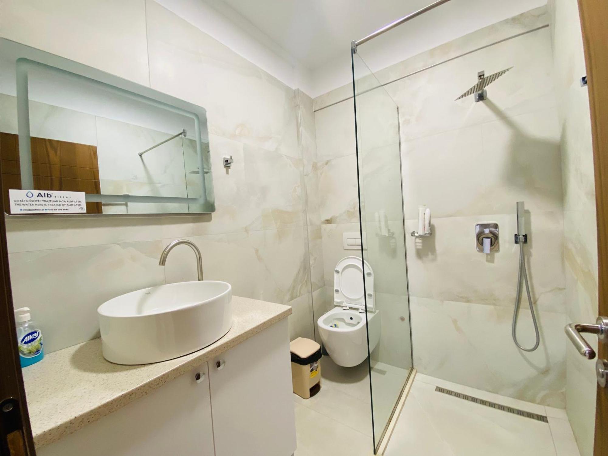 Lahuta E Vjeter Agroturizem Hotel Lac Ngoại thất bức ảnh
