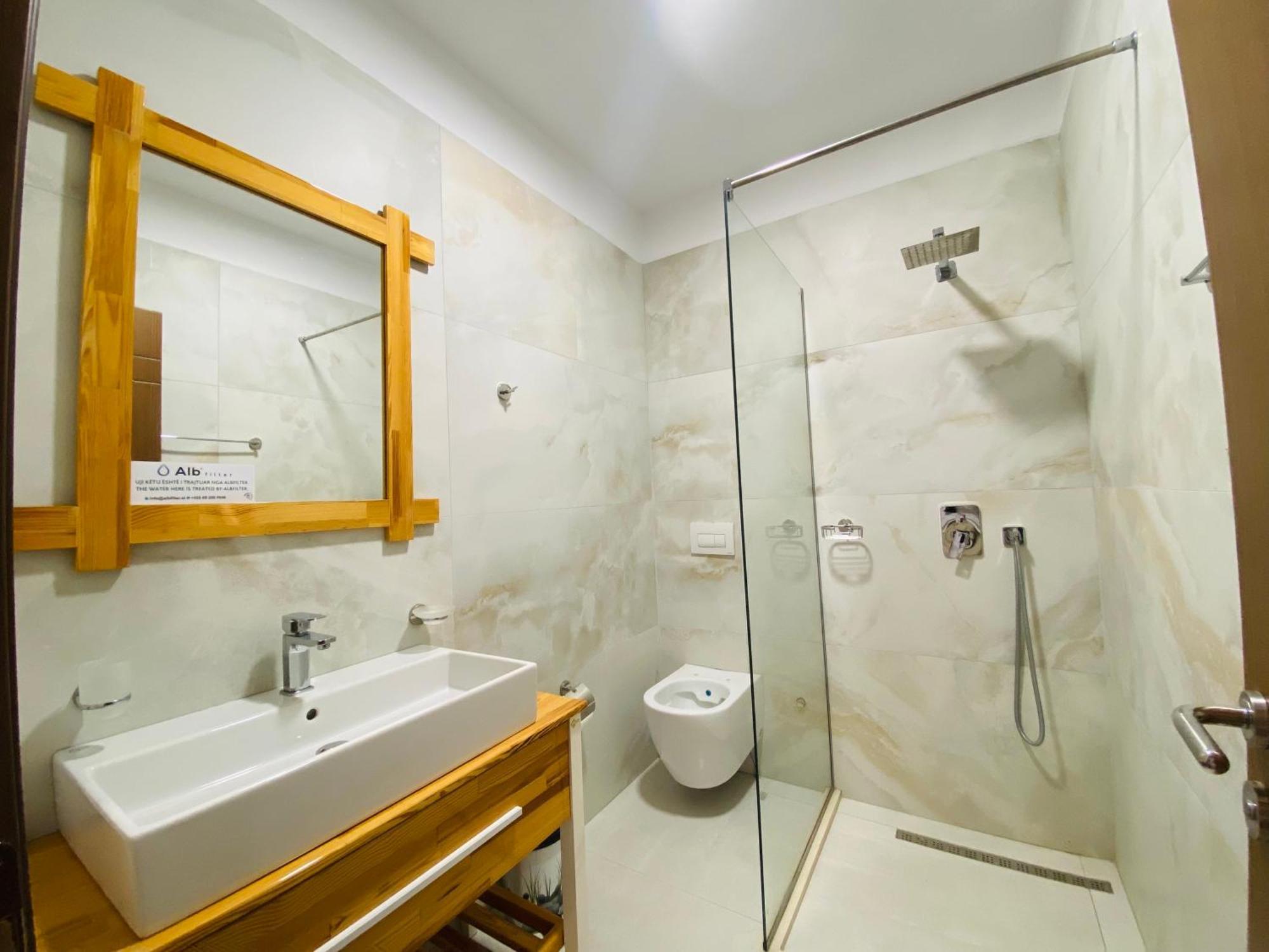 Lahuta E Vjeter Agroturizem Hotel Lac Ngoại thất bức ảnh