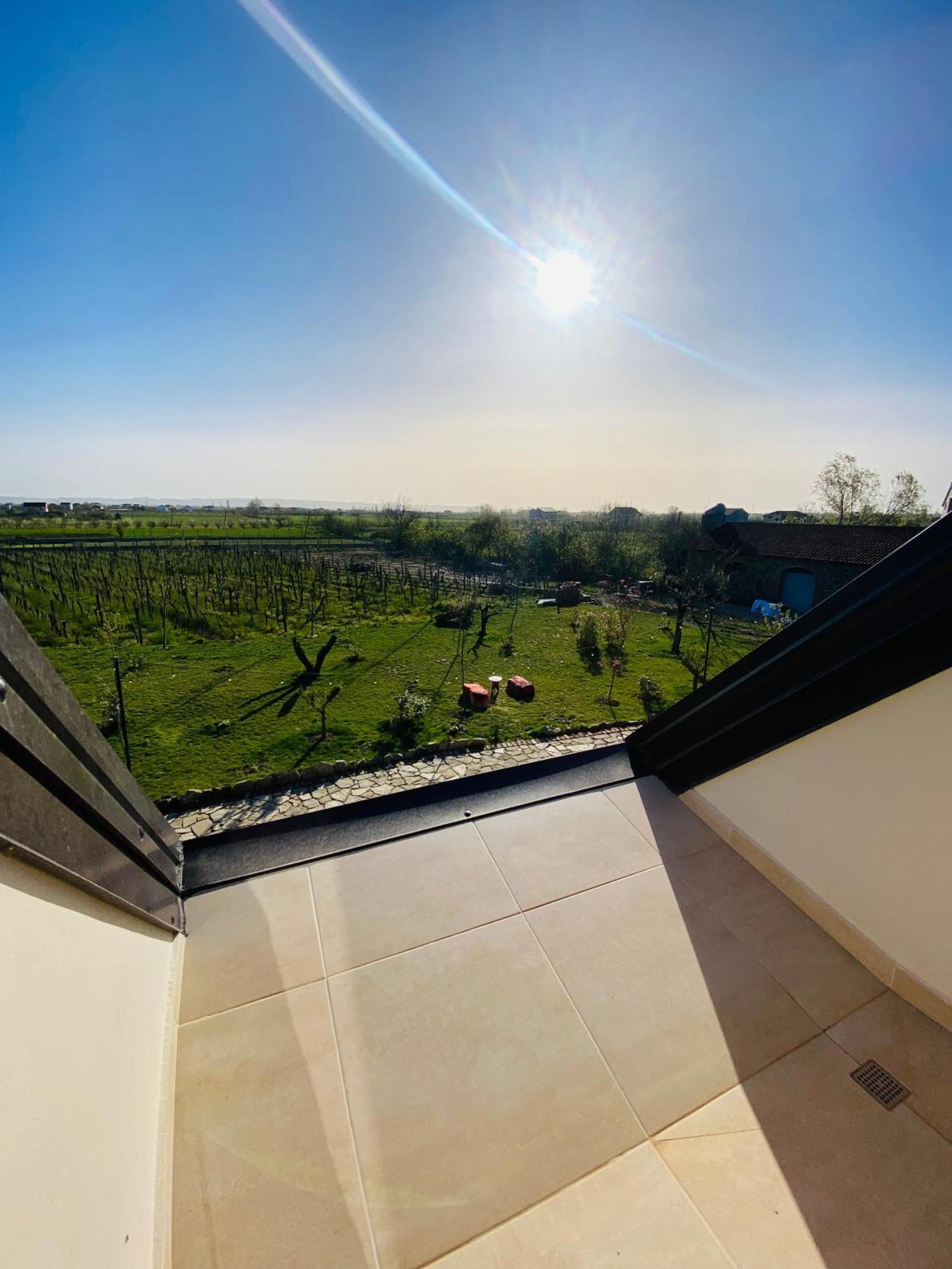 Lahuta E Vjeter Agroturizem Hotel Lac Ngoại thất bức ảnh