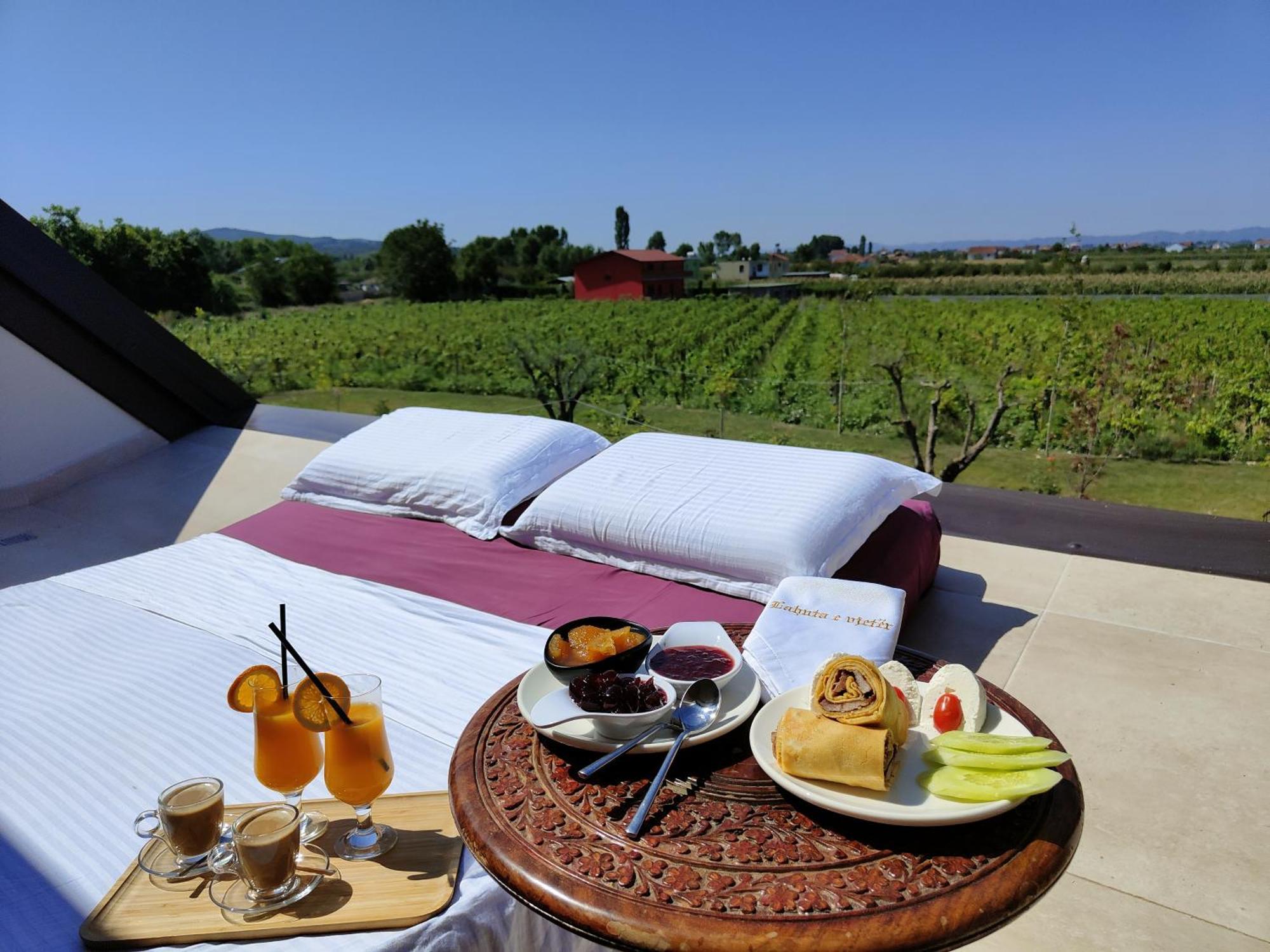 Lahuta E Vjeter Agroturizem Hotel Lac Ngoại thất bức ảnh